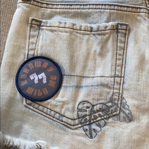 Shorts - Picture 4 of 6